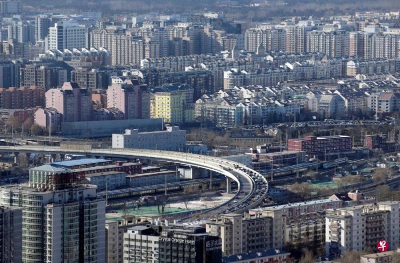 中国北京繁华的街景。(路透社) 中国北京繁华的街景。(路透社)