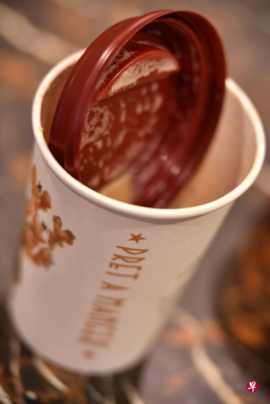 在英国使用一次性杯子喝咖啡或茶饮的消费者,将来或得额外缴税。(法新社) 在英国使用一次性杯子喝咖啡或茶饮的消费者,将来或得额外缴税。(法新社)