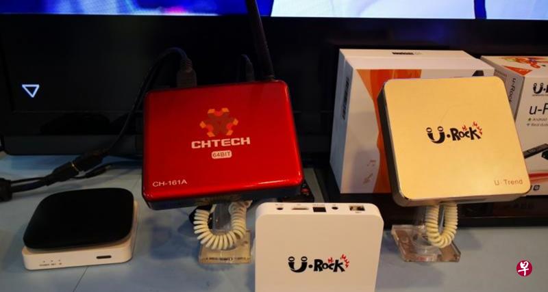 在森林大厦贩卖的机顶盒种类繁多,还有店家贩卖“破解版”。 在森林大厦贩卖的机顶盒种类繁多,还有店家贩卖“破解版”。