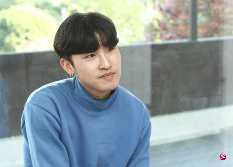 韩国男歌手MoonMoon是目前韩流乐坛的热门音乐人。 韩国男歌手MoonMoon是目前韩流乐坛的热门音乐人。