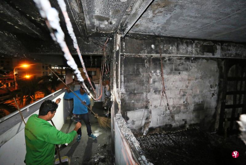 卧房被烧得面部全非,只剩下床褥弹簧。 卧房被烧得面部全非,只剩下床褥弹簧。