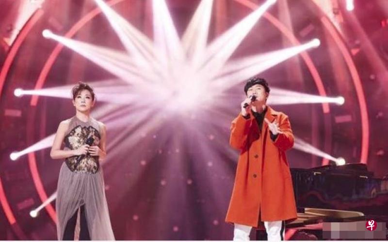《梦想的声音2》昨晚播出本季最后一集,林俊杰(右)与林忆莲美声合唱。(互联网照片) 《梦想的声音2》昨晚播出本季最后一集,林俊杰(右)与林忆莲美声合唱。(互联网照片)