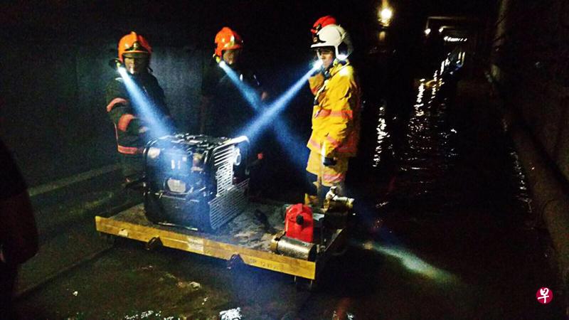 SMRT把维修与保养地铁隧道抽水系统的工作,外包给供应系统的原厂商负责。(档案照片) SMRT把维修与保养地铁隧道抽水系统的工作,外包给供应系统的原厂商负责。(档案照片)