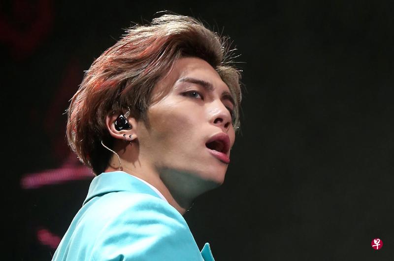 去年12月18日,钟铉被发现昏倒在首尔江南区清潭洞某酒店式公寓内,虽送医但不治身亡。(路透社) 去年12月18日,钟铉被发现昏倒在首尔江南区清潭洞某酒店式公寓内,虽送医但不治身亡。(路透社)