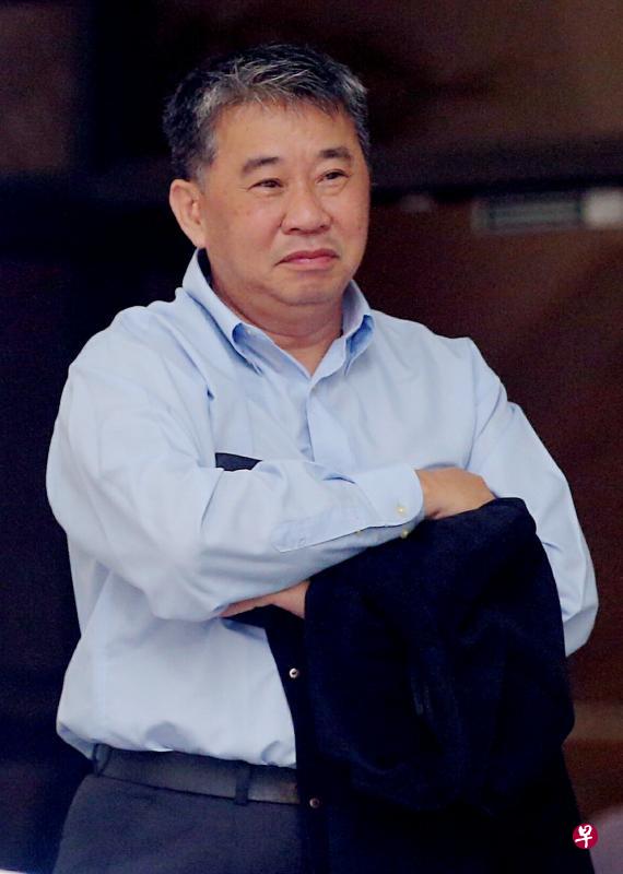 被告温俊成借用侄儿温文才的名义成立公司,承包必胜客的外送服务生意,并从中骗钱。(海峡时报) 被告温俊成借用侄儿温文才的名义成立公司,承包必胜客的外送服务生意,并从中骗钱。(海峡时报)