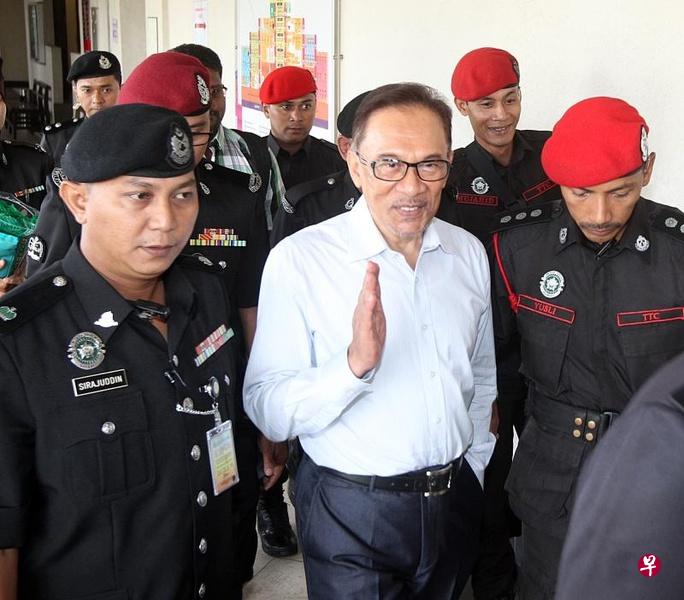 安华声称茅草行动的导火线是巫青团和马华因华教课题交恶。(档案照片) 安华声称茅草行动的导火线是巫青团和马华因华教课题交恶。(档案照片)