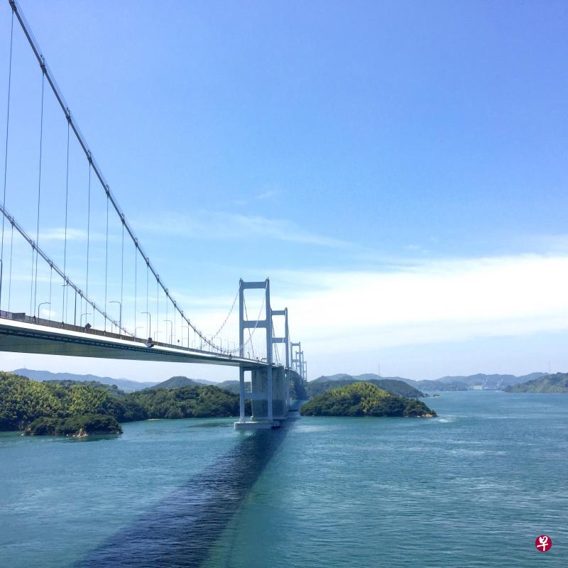 濑户内岛波海道的岛与岛之间有9座造型不同的桥梁连接，因此也有“桥之美术馆”之称。