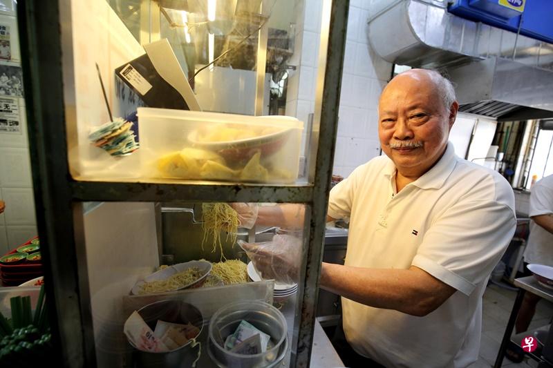 情牵一碗面,董再盛坚持保留古早味。(档案照) 情牵一碗面,董再盛坚持保留古早味。(档案照)