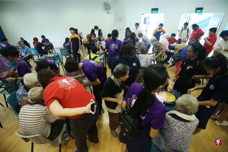 本地研究显示，在日常生活中需要他人照顾的虚弱年长者人数，到2030年将比2010年增加一倍以上，患有失智症的人数也将翻倍。（档案照）