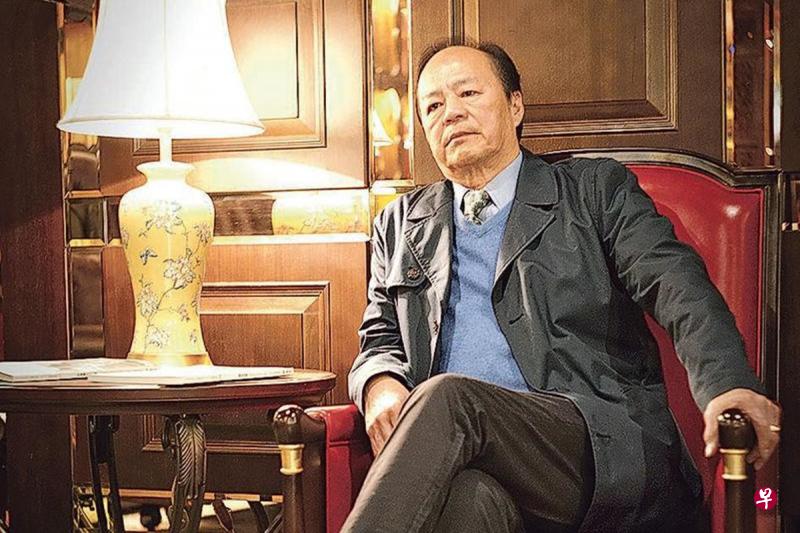 向来严肃的狄龙最近接拍喜剧《一屋大晒》。(互联网) 向来严肃的狄龙最近接拍喜剧《一屋大晒》。(互联网)