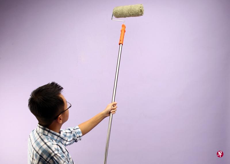 长时间刷漆的话,应做足准备,以降低油漆对人体的影响 (档案照) 。 长时间刷漆的话,应做足准备,以降低油漆对人体的影响 (档案照) 。