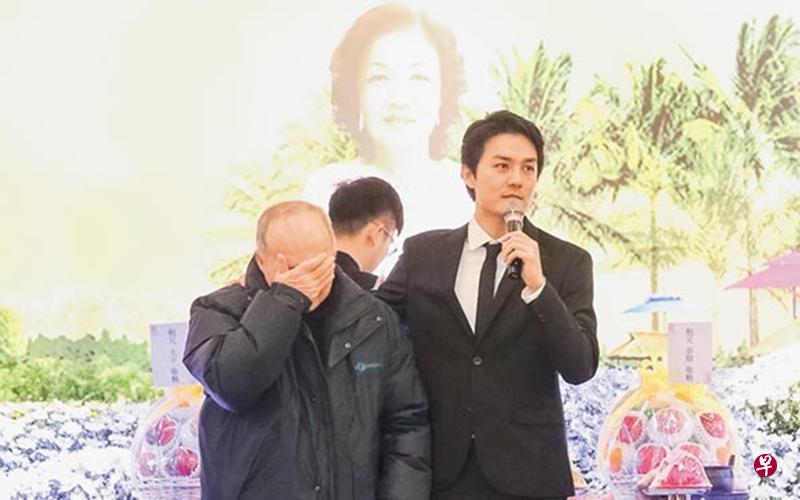 吴克群忆妈妈生前点滴数次落泪,还得安慰吴父。(中国时报图) 吴克群忆妈妈生前点滴数次落泪,还得安慰吴父。(中国时报图)