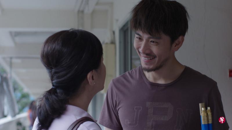 戚玉武没法走出女友自杀的阴影,放弃医生工作,改当为邻里服务的水喉匠。(新传媒提供) 戚玉武没法走出女友自杀的阴影,放弃医生工作,改当为邻里服务的水喉匠。(新传媒提供)