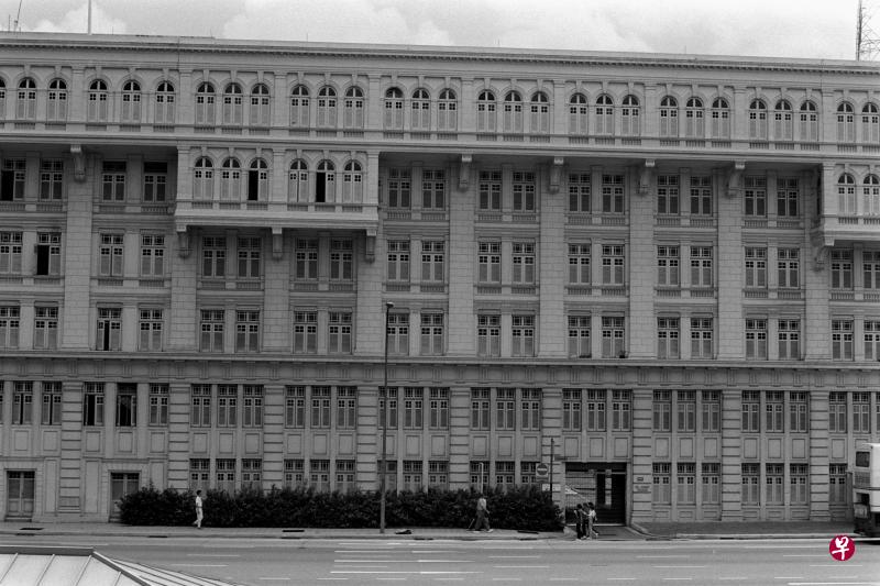 禧街警察局1934年竣工时,商界认为它破坏了周遭的出入口贸易。 (国家图书馆管理局图片) 禧街警察局1934年竣工时,商界认为它破坏了周遭的出入口贸易。 (国家图书馆管理局图片)