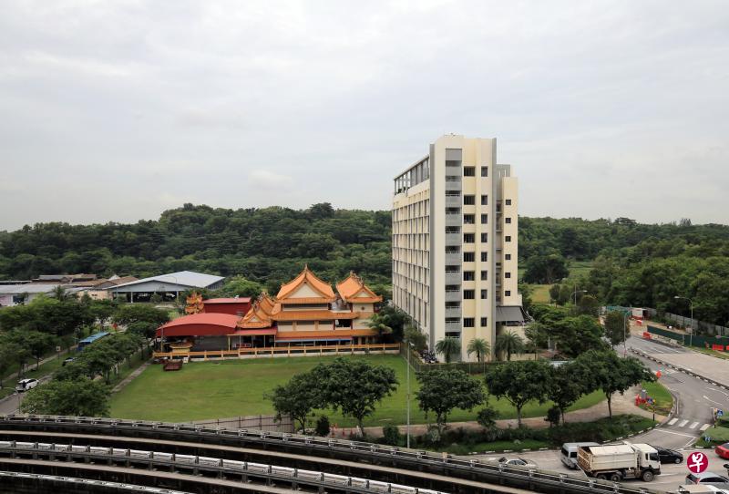 新的疗养院将建在光明山修身院旁边,将是修身院扩建工程的一部分。(唐家鸿摄) 新的疗养院将建在光明山修身院旁边,将是修身院扩建工程的一部分。(唐家鸿摄)