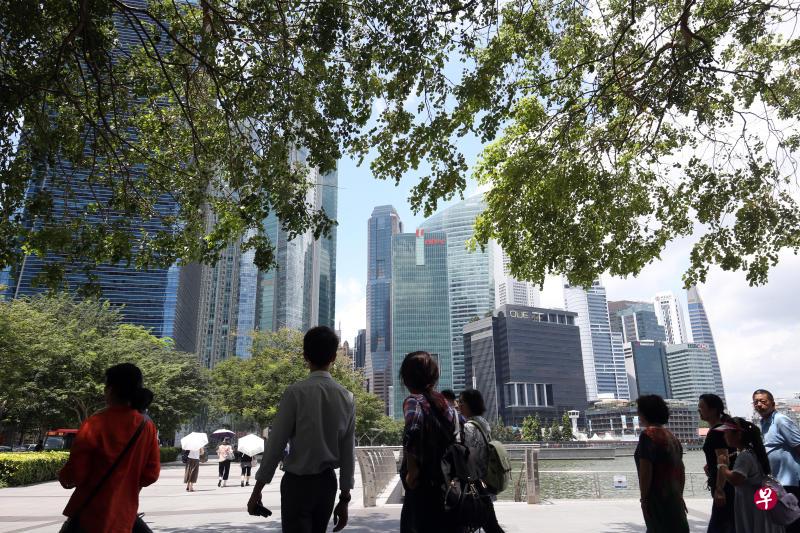 新财政预算案出炉后,经济师认为我国经济增长今年可维持在3%,甚至可能因为未调高消费税和派现金红包刺激消费,而提高到3.3%。(档案照片) 新财政预算案出炉后,经济师认为我国经济增长今年可维持在3%,甚至可能因为未调高消费税和派现金红包刺激消费,而提高到3.3%。(档案照片)