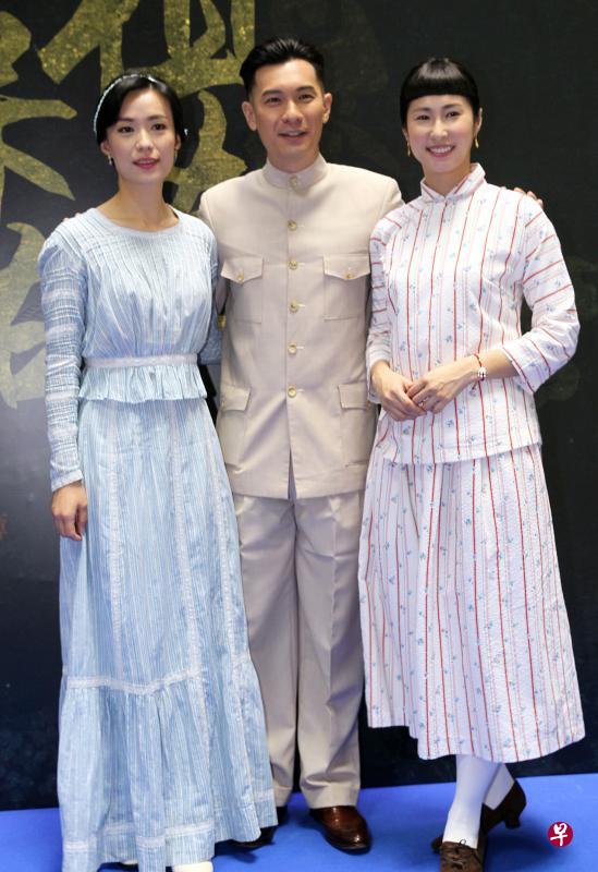 有传林慧玲(左)会多演英语剧,蔡琦慧有望上位。中为陈泓宇。(曾宪隆摄) 有传林慧玲(左)会多演英语剧,蔡琦慧有望上位。中为陈泓宇。(曾宪隆摄)