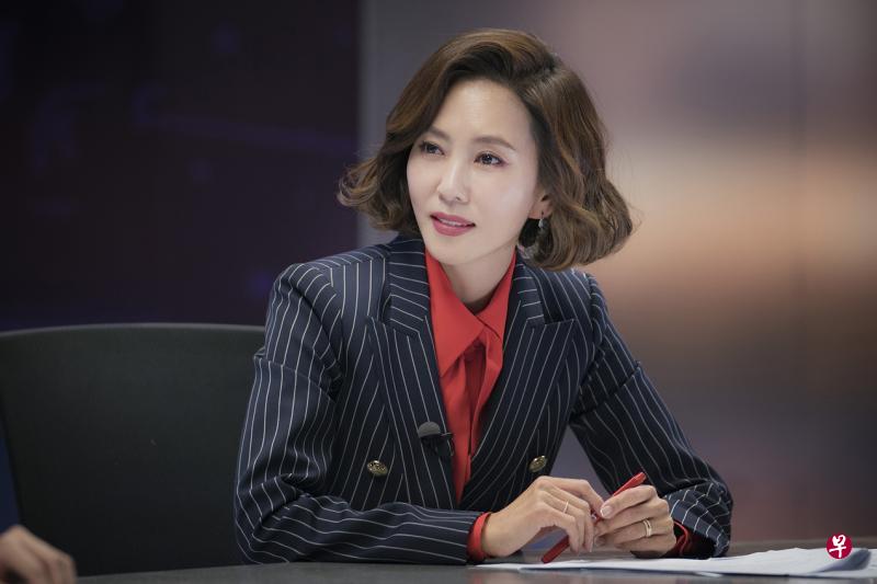 金南珠饰演知名主播高惠兰,嚣张霸气。(Viu提供) 金南珠饰演知名主播高惠兰,嚣张霸气。(Viu提供)