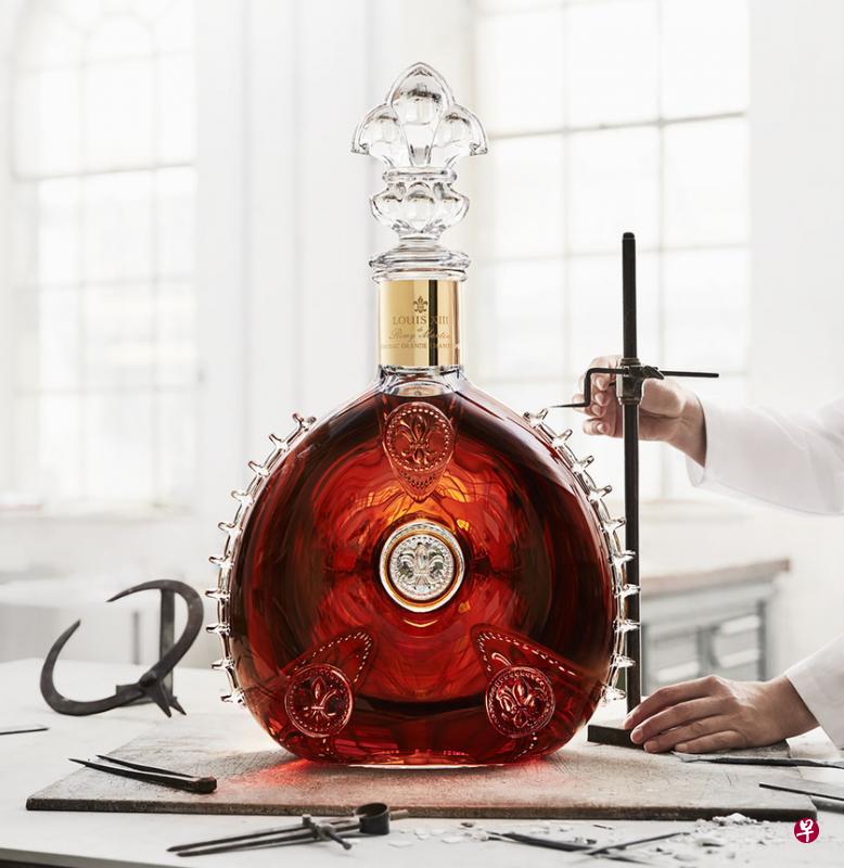 路易十三Le Salmanazar 9公升装是全球最大的干邑酒樽。(酒商提供) 路易十三Le Salmanazar 9公升装是全球最大的干邑酒樽。(酒商提供)