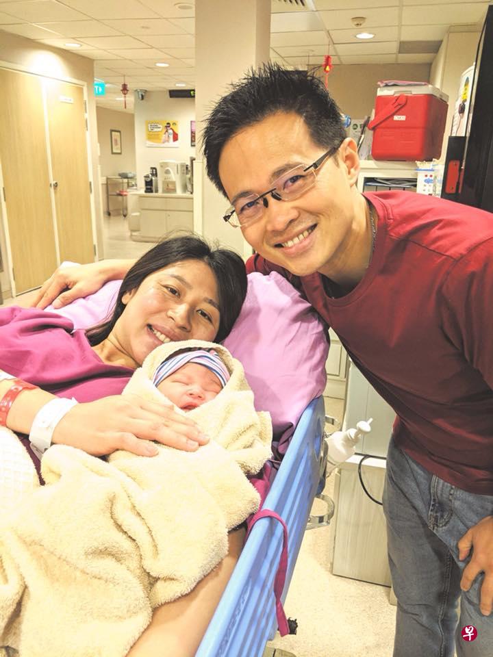 朱倍庆和妻子今早迎来两人的第二个女儿。（取自朱倍庆面簿）