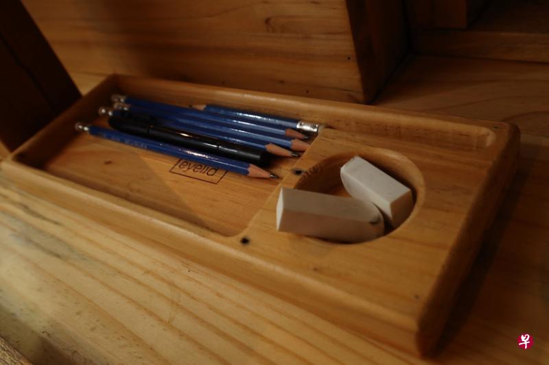 原本被丢弃的木托盘变身为家具品。 原本被丢弃的木托盘变身为家具品。