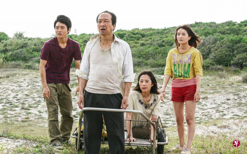 《生存家族》因为没电了,人物被逼回到原始生活。(2018日本电影节提供) 《生存家族》因为没电了,人物被逼回到原始生活。(2018日本电影节提供)