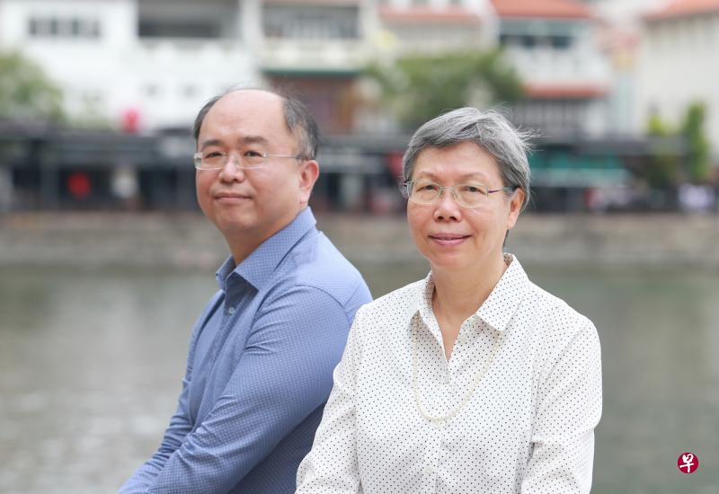 《给新青年》有声书背后的推手:游俊豪副教授(左)与连文思博士。 《给新青年》有声书背后的推手:游俊豪副教授(左)与连文思博士。