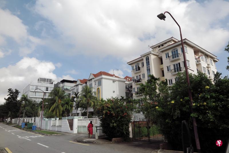 杨厝港一带有许多小规模私宅项目,图为位于乐赛路的One Rosyth(左起)、Rosyth Ville、梅景苑与国儒大厦。(陈来福摄) 杨厝港一带有许多小规模私宅项目,图为位于乐赛路的One Rosyth(左起)、Rosyth Ville、梅景苑与国儒大厦。(陈来福摄)