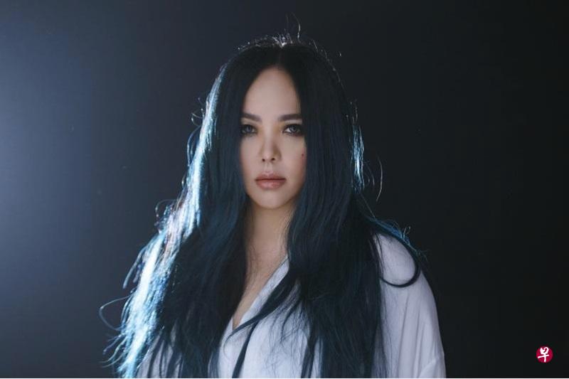 阿妹目前有72首歌入围2000大,暂时最威水。(UFM100.3提供) 阿妹目前有72首歌入围2000大,暂时最威水。(UFM100.3提供)