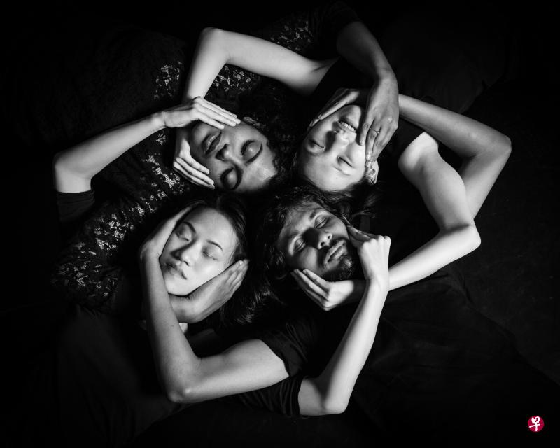 跨文化戏剧学院毕业班学生担纲演出易卜生名剧。(吴凯怡摄) 跨文化戏剧学院毕业班学生担纲演出易卜生名剧。(吴凯怡摄)