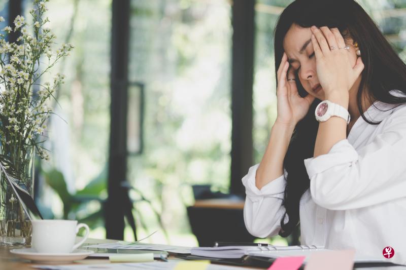 头痛是临床上较常见、原因较多的一种症状,引起头痛的原因很多,分类也很多,排查起来需要考虑多方因素。(iStock图片) 头痛是临床上较常见、原因较多的一种症状,引起头痛的原因很多,分类也很多,排查起来需要考虑多方因素。(iStock图片)