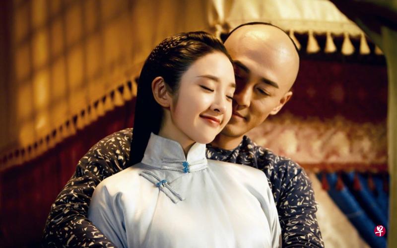 唐艺昕(左)饰演的摄影师穿越到明末,成为女真族第一美女,与林峰饰演的皇太极相恋。(新电信提供) 唐艺昕(左)饰演的摄影师穿越到明末,成为女真族第一美女,与林峰饰演的皇太极相恋。(新电信提供)