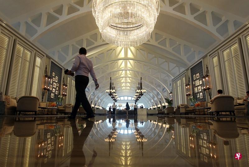 建于1933年的红灯码头(Clifford Pier)保留着上世纪30年代盛行的无柱建筑结构。(档案照) 建于1933年的红灯码头(Clifford Pier)保留着上世纪30年代盛行的无柱建筑结构。(档案照)