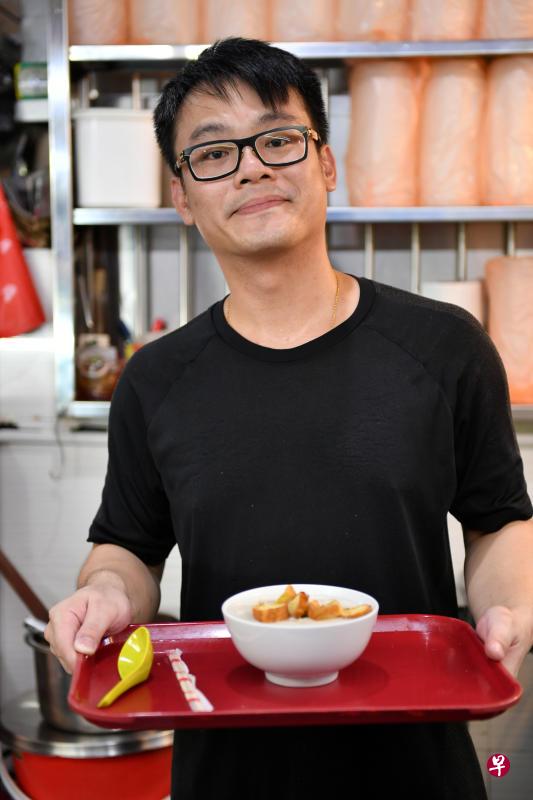 王春光不忍父亲手艺失传,接手父亲生意。 王春光不忍父亲手艺失传,接手父亲生意。