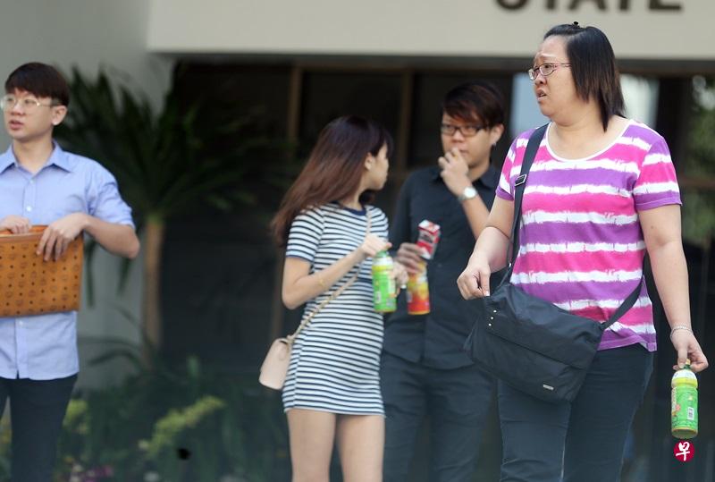 两兄弟黄旭劭(蓝衣者)与黄旭良(黑衣者)今天上午被判刑。(档案照) 两兄弟黄旭劭(蓝衣者)与黄旭良(黑衣者)今天上午被判刑。(档案照)