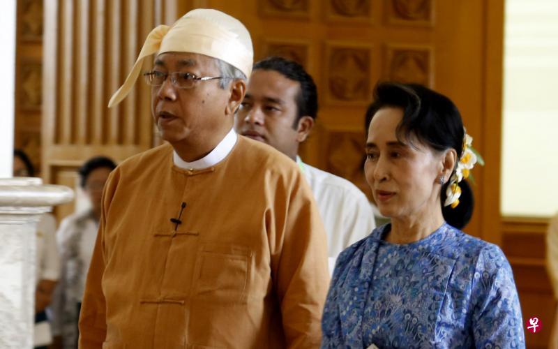 廷觉(左)长期担任翁山淑枝的助手,深得翁山淑枝的信任。(互联网) 廷觉(左)长期担任翁山淑枝的助手,深得翁山淑枝的信任。(互联网)