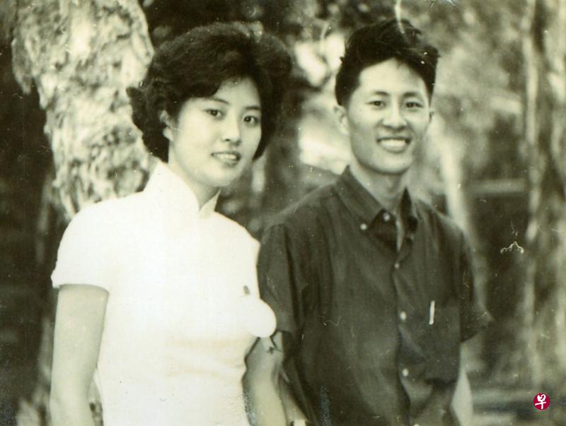李敖一生多情,女儿李文的生母王尚勤(左),是知名作家王尚义(右)的妹妹。(互联网) 李敖一生多情,女儿李文的生母王尚勤(左),是知名作家王尚义(右)的妹妹。(互联网)