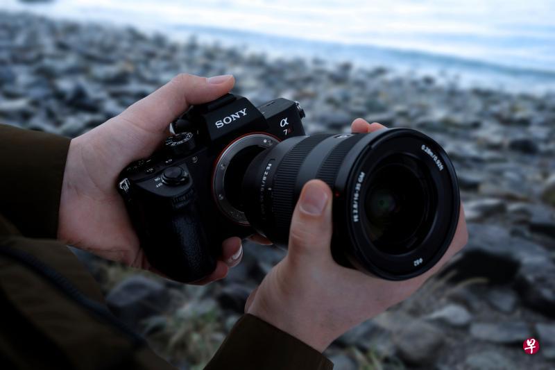 索尼A7R III微单相机。 索尼A7R III微单相机。