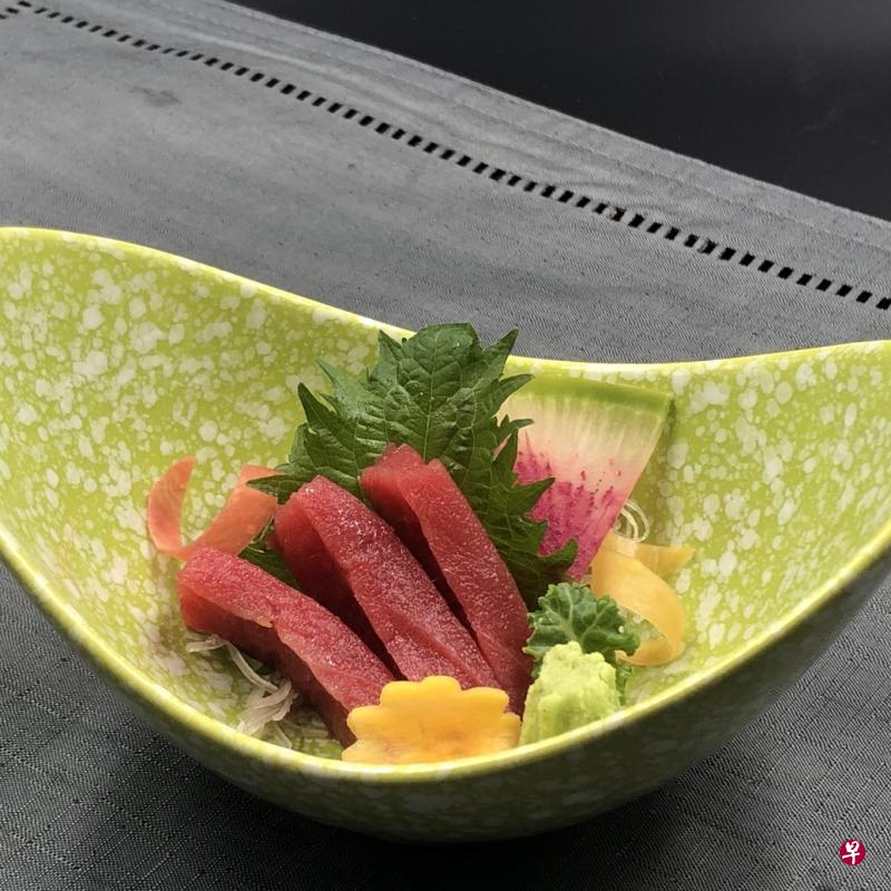 金枪鱼的肉色为红色,因为它的肌肉中含有大量肌红蛋白。(餐馆提供) 金枪鱼的肉色为红色,因为它的肌肉中含有大量肌红蛋白。(餐馆提供)