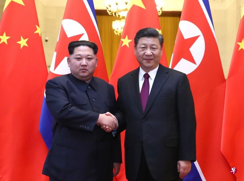 金正恩本周出乎意料对华进行首次访问并会见了习近平。部分舆论担心,习金会给接下来韩朝和美朝首脑谈判增加了变数。(新华社) 金正恩本周出乎意料对华进行首次访问并会见了习近平。部分舆论担心,习金会给接下来韩朝和美朝首脑谈判增加了变数。(新华社)