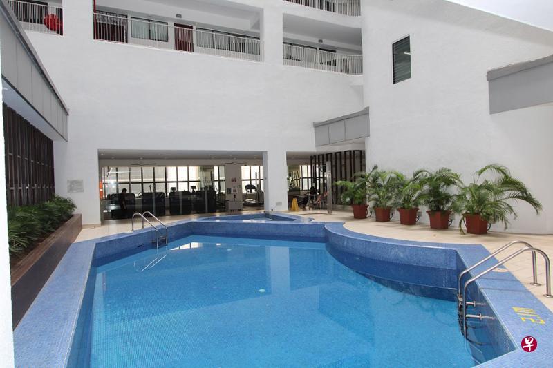 凯联大厦是本地最早的综合性项目,其分层地契方式也较独特,如第36层楼业主所拥有的分层地契份额,就包括游泳池等设施。(受访者提供) 凯联大厦是本地最早的综合性项目,其分层地契方式也较独特,如第36层楼业主所拥有的分层地契份额,就包括游泳池等设施。(受访者提供)