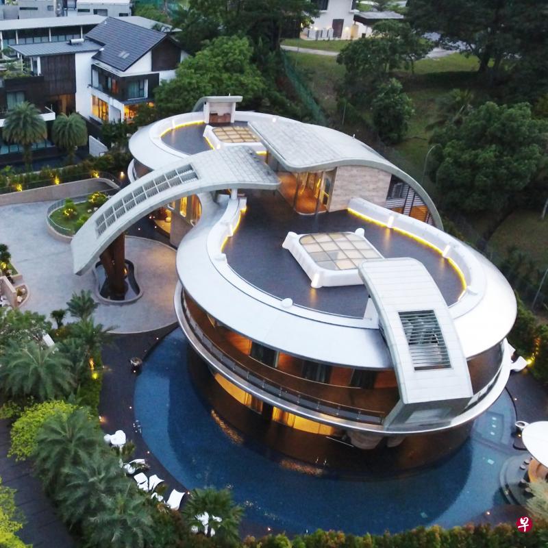 从高空俯视,建筑呈现8字型;从正门看去,只看到是两栋相连的弧形建筑。 从高空俯视,建筑呈现8字型;从正门看去,只看到是两栋相连的弧形建筑。