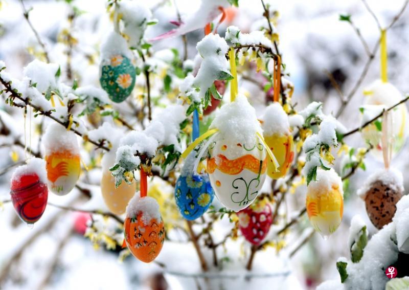 4月1日是复活节,人们制作象征重生与希望的彩蛋来庆祝。(法新社) 4月1日是复活节,人们制作象征重生与希望的彩蛋来庆祝。(法新社)