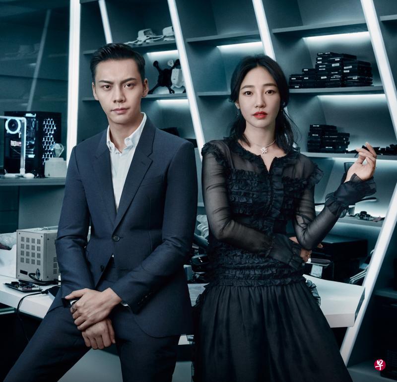 陈伟霆(左)剧中刻意接近“无人机”设计师白百何,没想到却爱上她。 陈伟霆(左)剧中刻意接近“无人机”设计师白百何,没想到却爱上她。