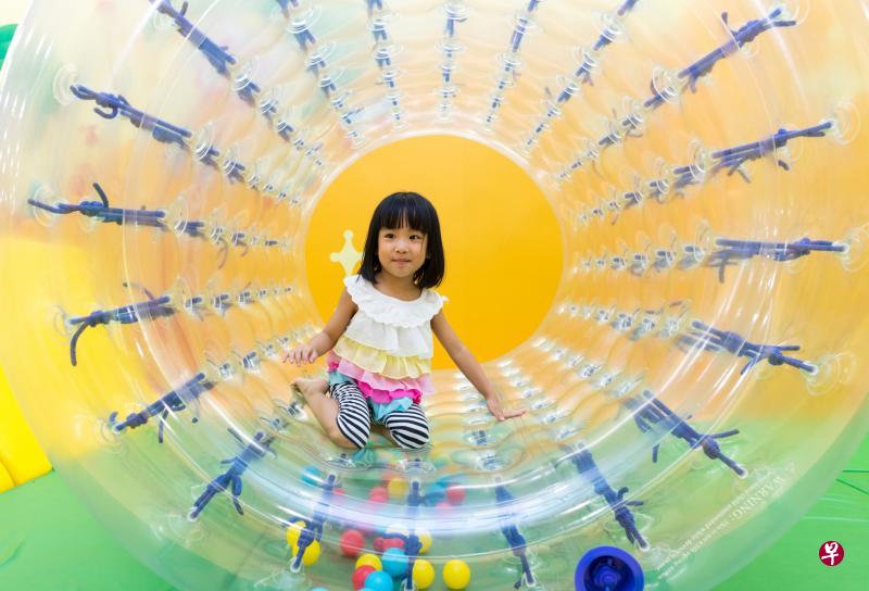 室内游乐场暗藏许多病毒性疣和真菌，容易导致皮肤病的传染。（iStock图片）