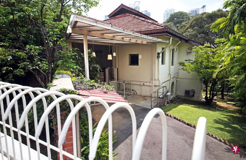 李光耀欧思礼路38号房子的侧面,有历史意义的地下层饭厅就在里头。(谢智扬摄) 李光耀欧思礼路38号房子的侧面,有历史意义的地下层饭厅就在里头。(谢智扬摄)