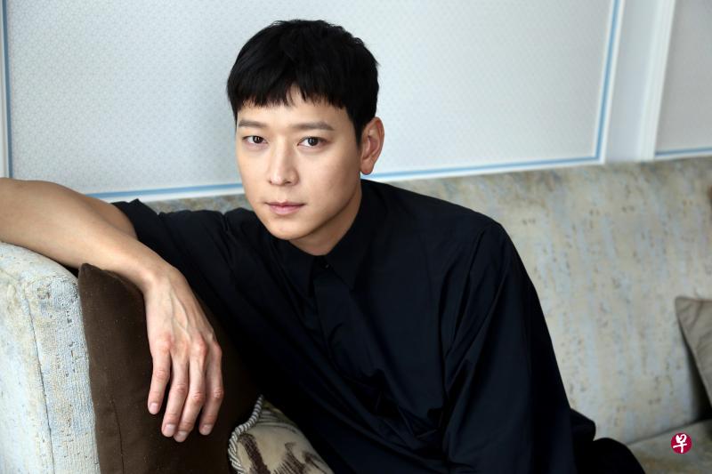 姜栋元不被俊俏外表局限,多年来勤力开拓戏路,以演技证明自己的实力。(严宣融摄) 姜栋元不被俊俏外表局限,多年来勤力开拓戏路,以演技证明自己的实力。(严宣融摄)