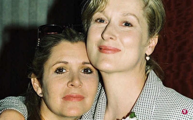 梅莉史翠普(右)、嘉莉费雪的好交情,众所皆知。(网络图) 梅莉史翠普(右)、嘉莉费雪的好交情,众所皆知。(网络图)