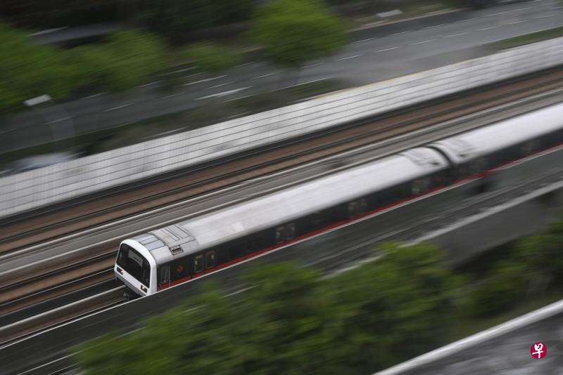 一列离开宏茂桥地铁站的地铁列车。(档案照) 一列离开宏茂桥地铁站的地铁列车。(档案照)