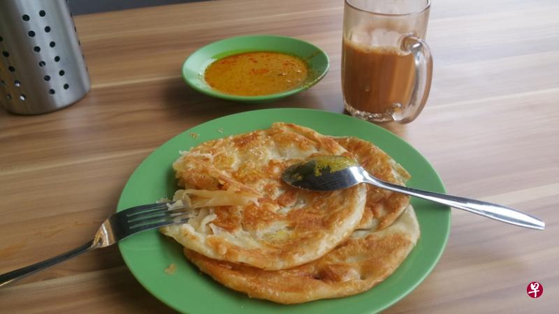 典型的拉茶和印度煎饼套餐。 典型的拉茶和印度煎饼套餐。